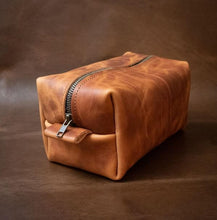 Load image into Gallery viewer, LEATHER TOILETRY BAG - ENGLISH TAN
